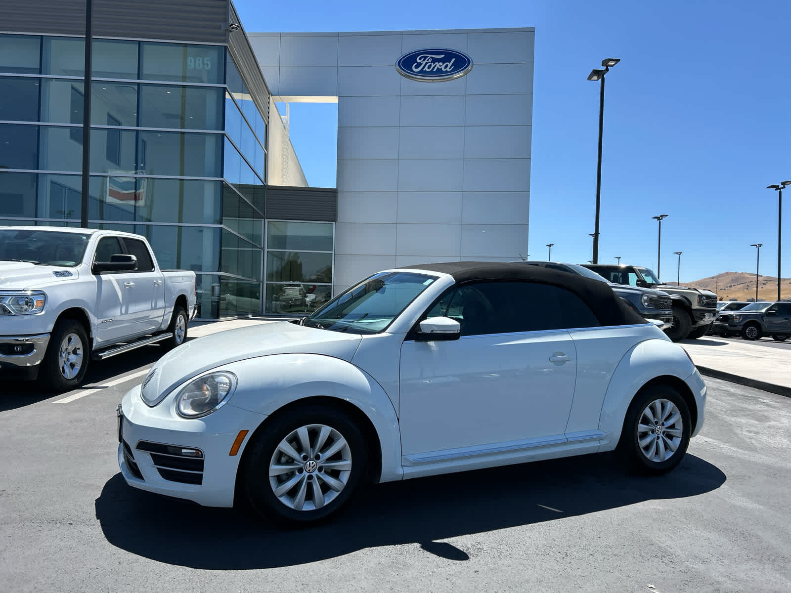 2018 Volkswagen Beetle S's photo