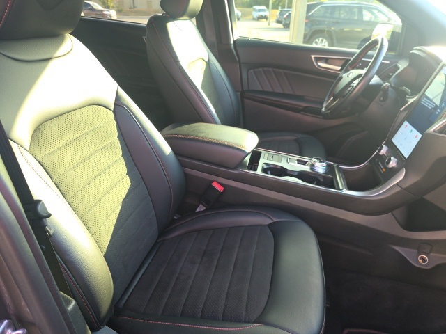 2022 Ford Edge ST photo 14
