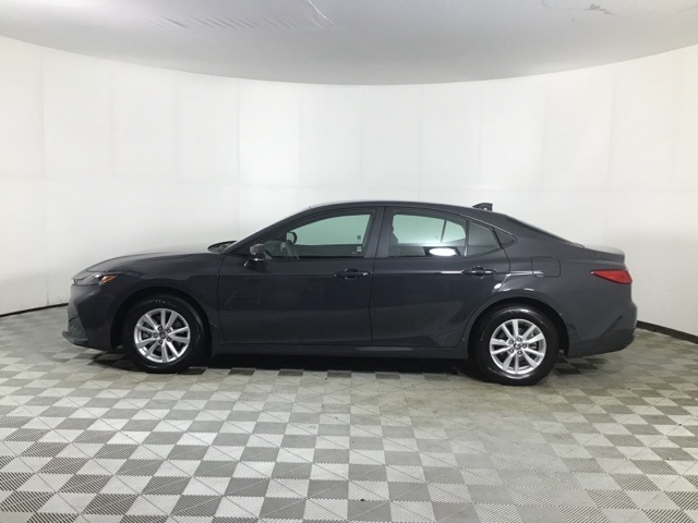 2025 Toyota Camry LE photo 4