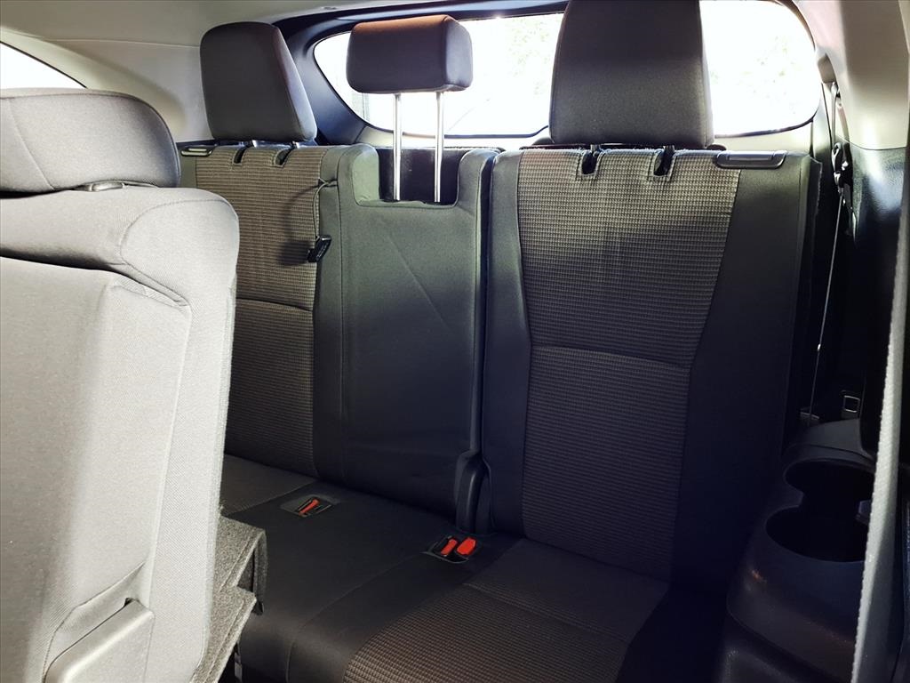2022 Toyota Highlander LE photo 9