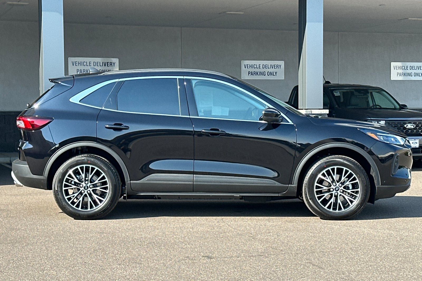 2025 Ford Escape Plug-In Hybrid Base photo 2