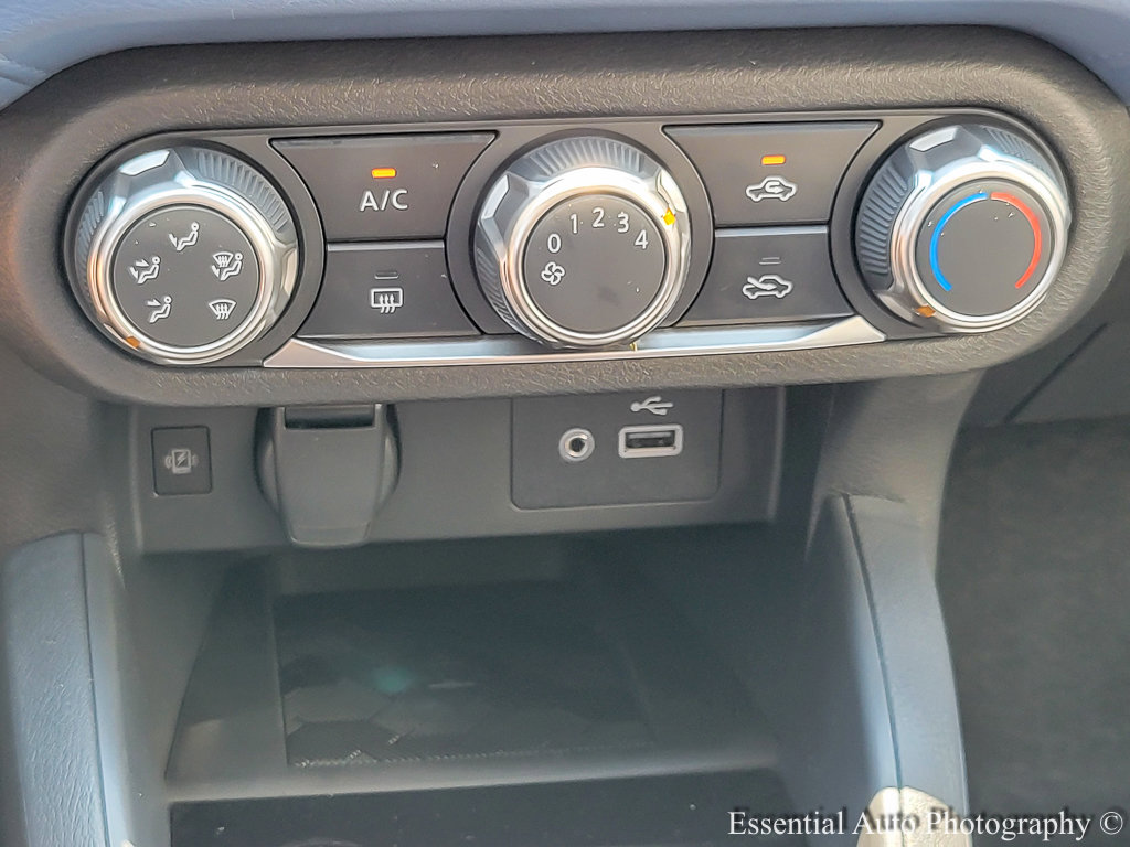2025 Nissan Versa SV photo 14