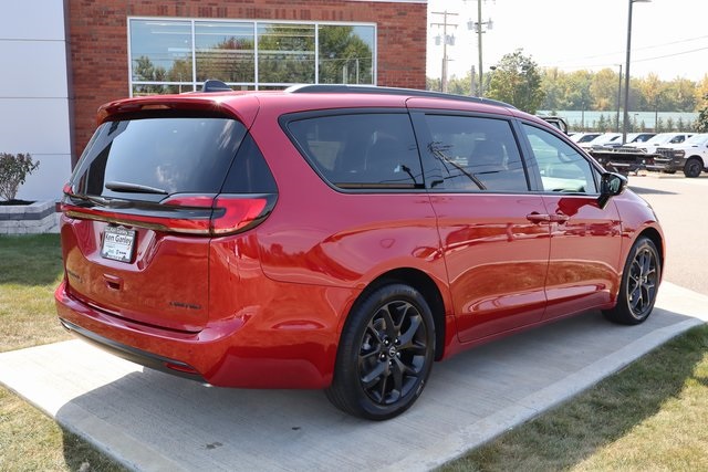 2026 Chrysler Pacifica Limited S Appearance photo 33