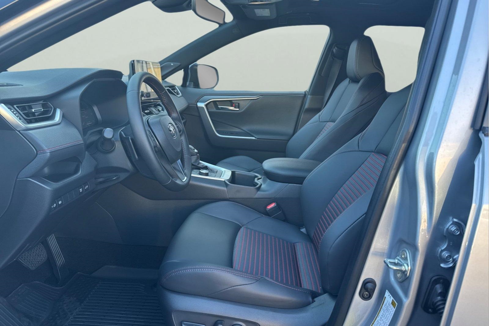 2025 Toyota RAV4 Hybrid XSE photo 10