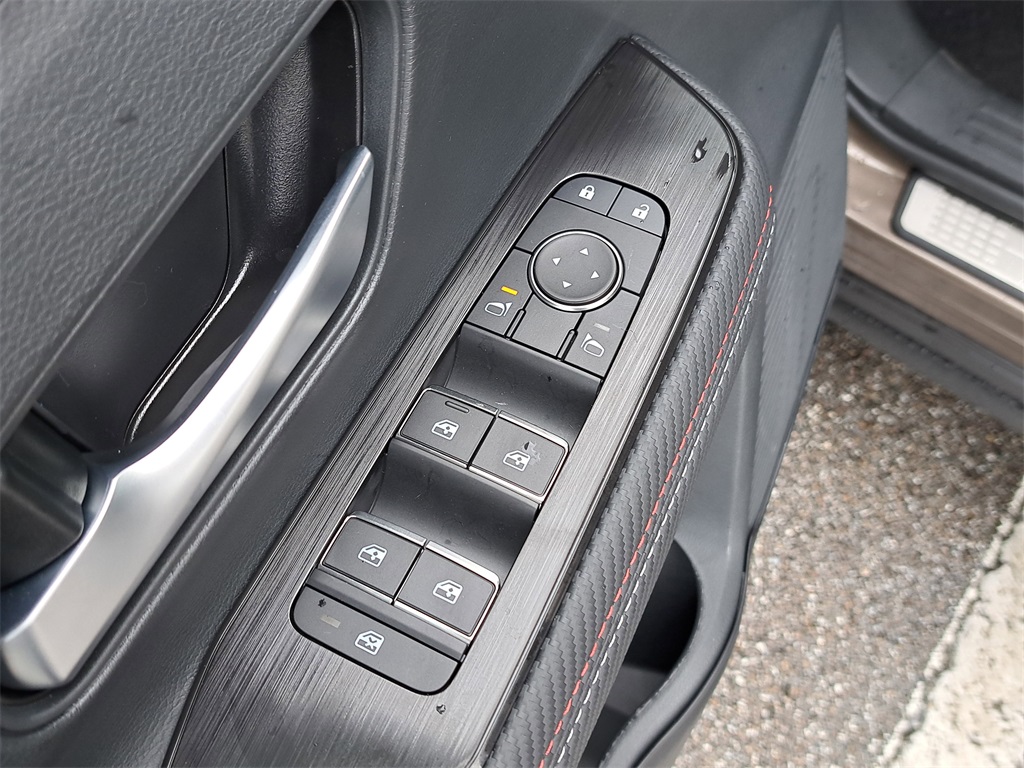 2026 Nissan Kicks SR photo 20