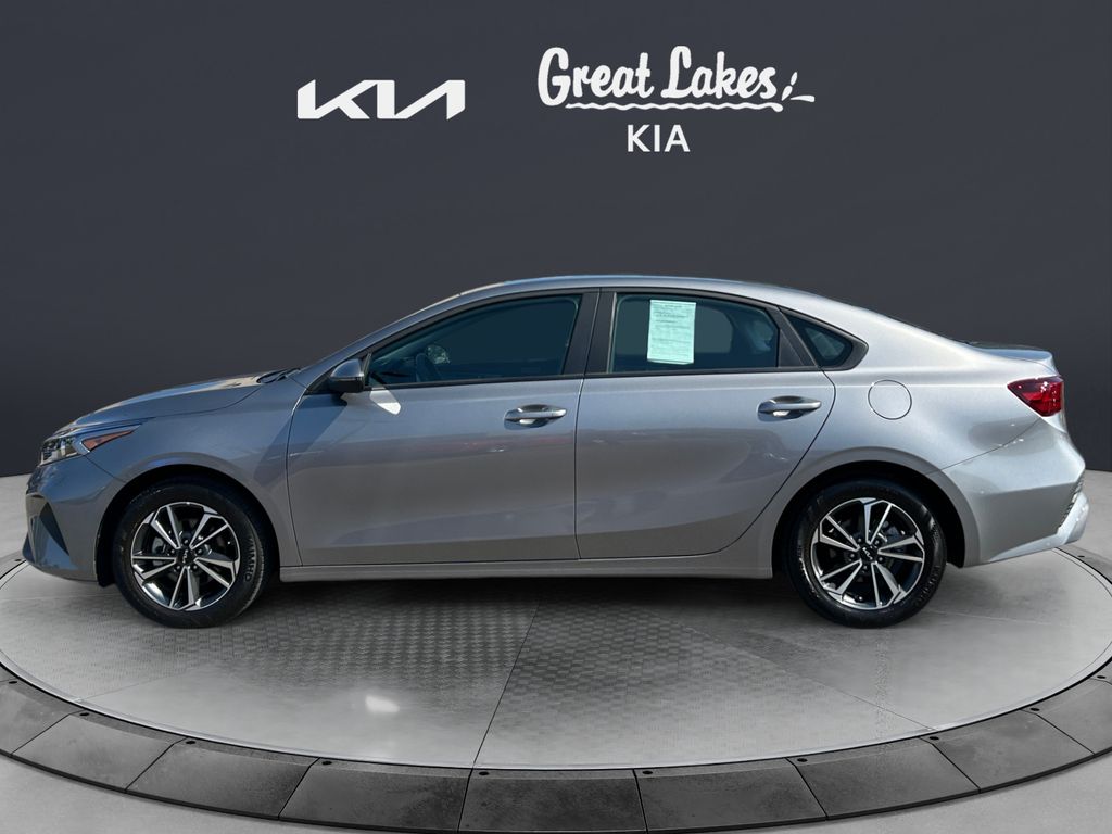 2023 Kia Forte LXS photo 3