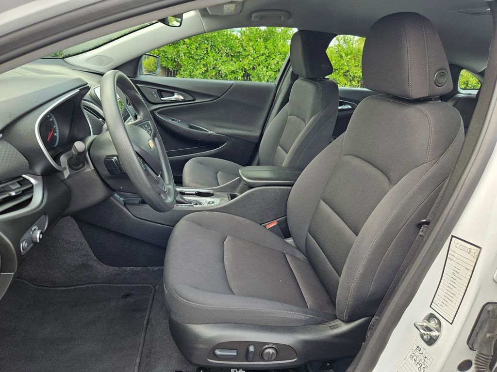 2023 Chevrolet Malibu 1LT photo 13