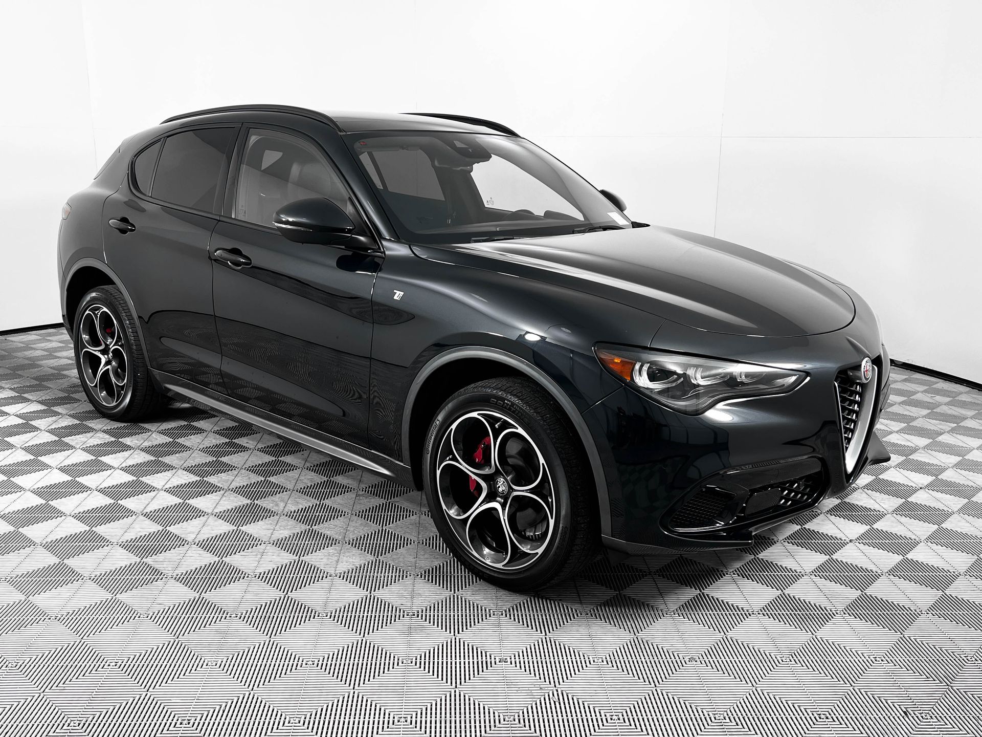 2024 Alfa Romeo Stelvio Ti