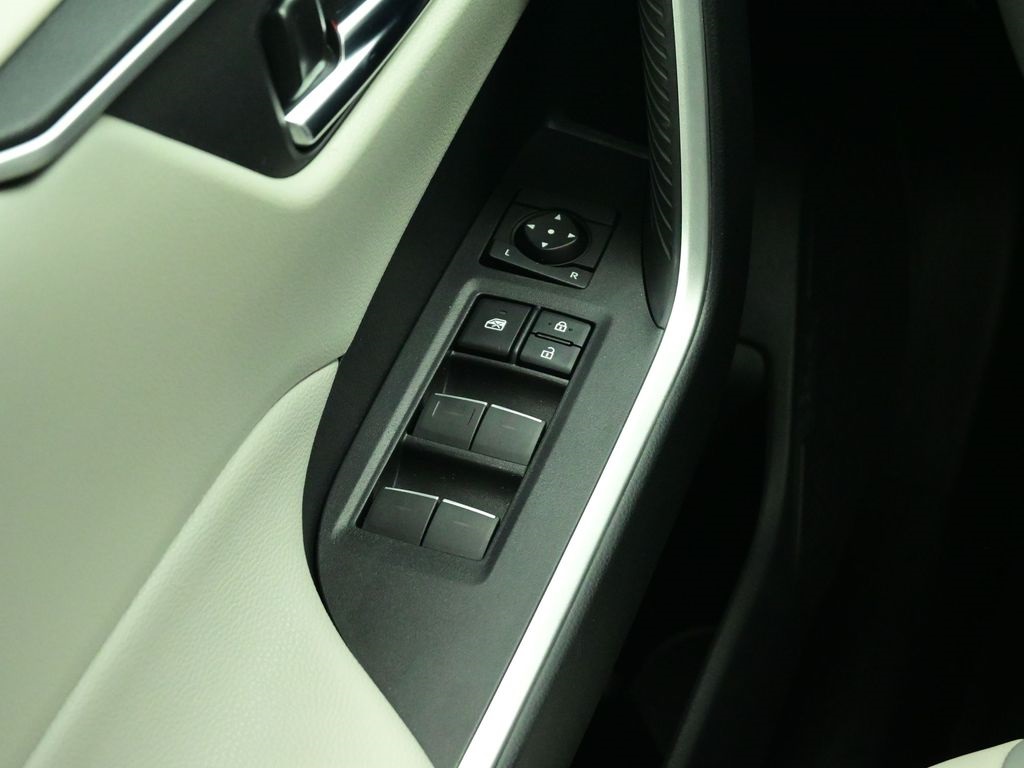 2022 Toyota RAV4 Hybrid XLE Premium photo 4