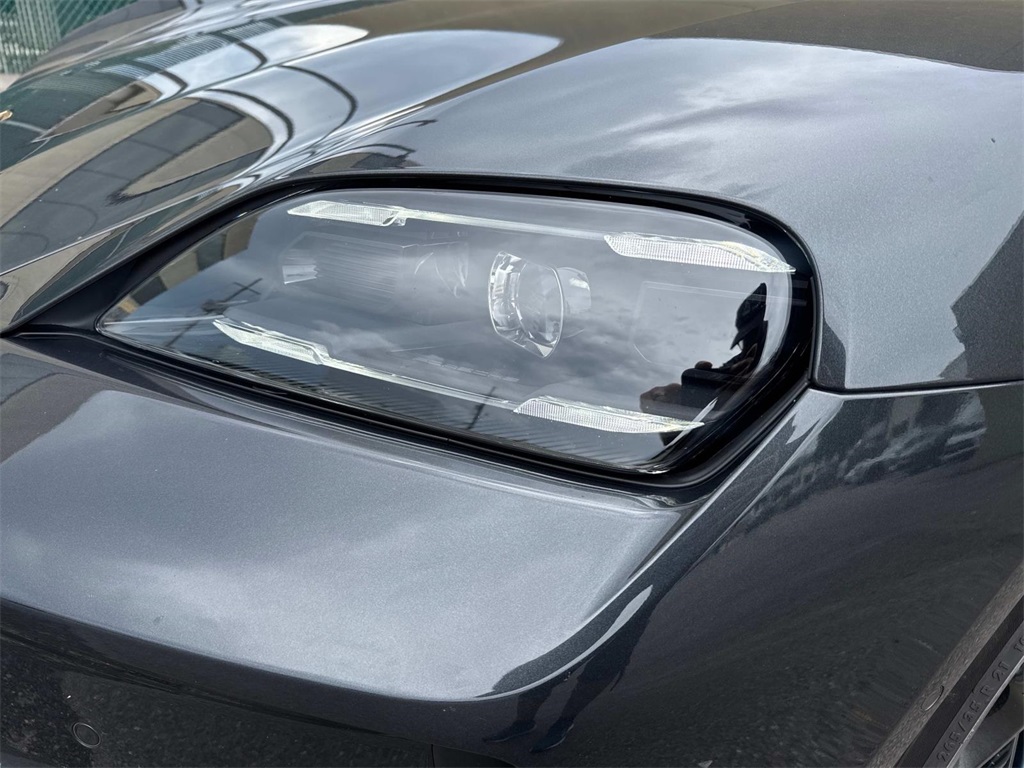 2025 Porsche Taycan 4S photo 6