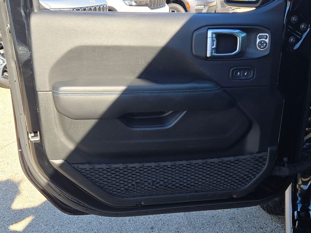 2023 Jeep Wrangler Rubicon 4xe photo 21