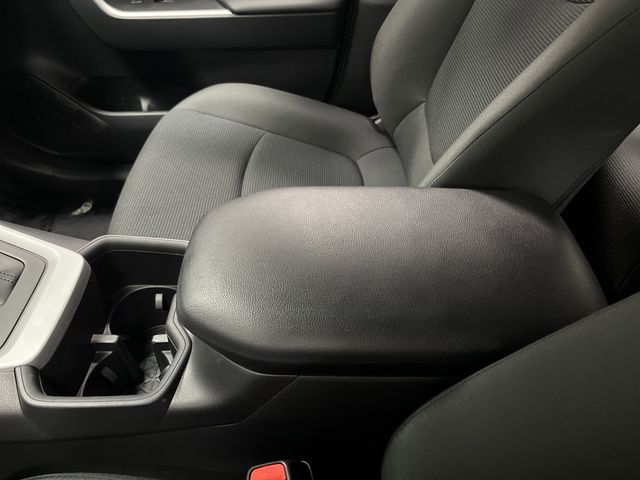 2023 Toyota RAV4 LE photo 6