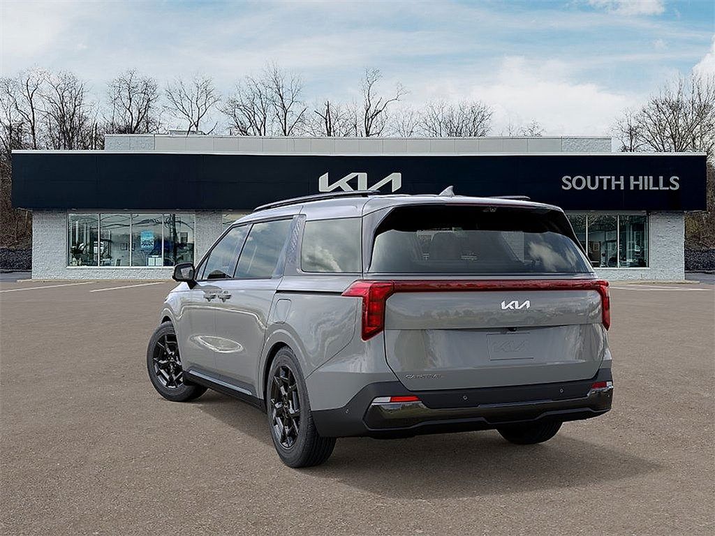 2026 Kia Carnival SX photo 3