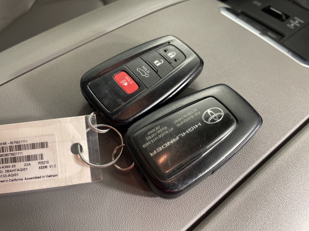 2021 Toyota Highlander XLE photo 46