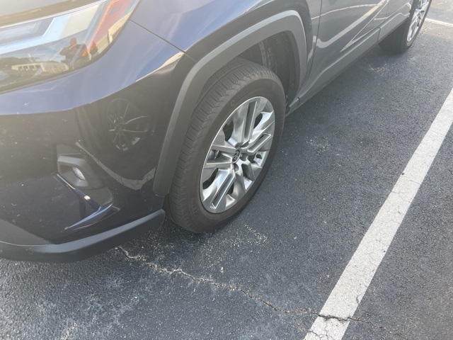 2023 Toyota RAV4 XLE Premium photo 4