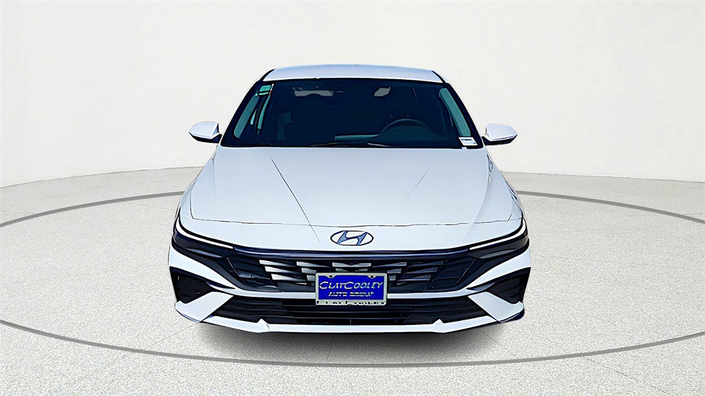 2026 Hyundai Elantra SE photo 2