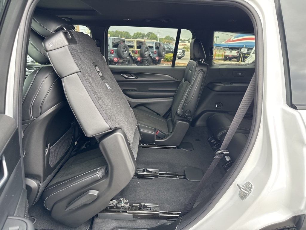 2025 Jeep Grand Cherokee Altitude X photo 24