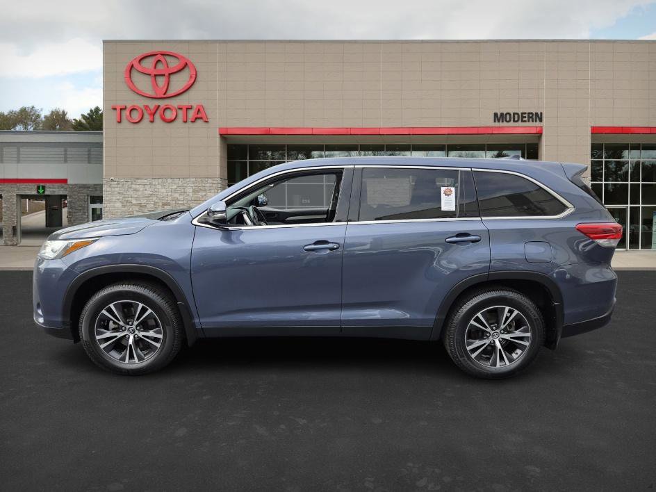 2019 Toyota Highlander LE Plus photo 6