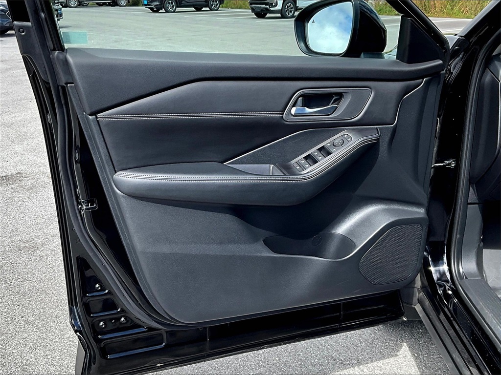 2024 Nissan Rogue SV photo 9