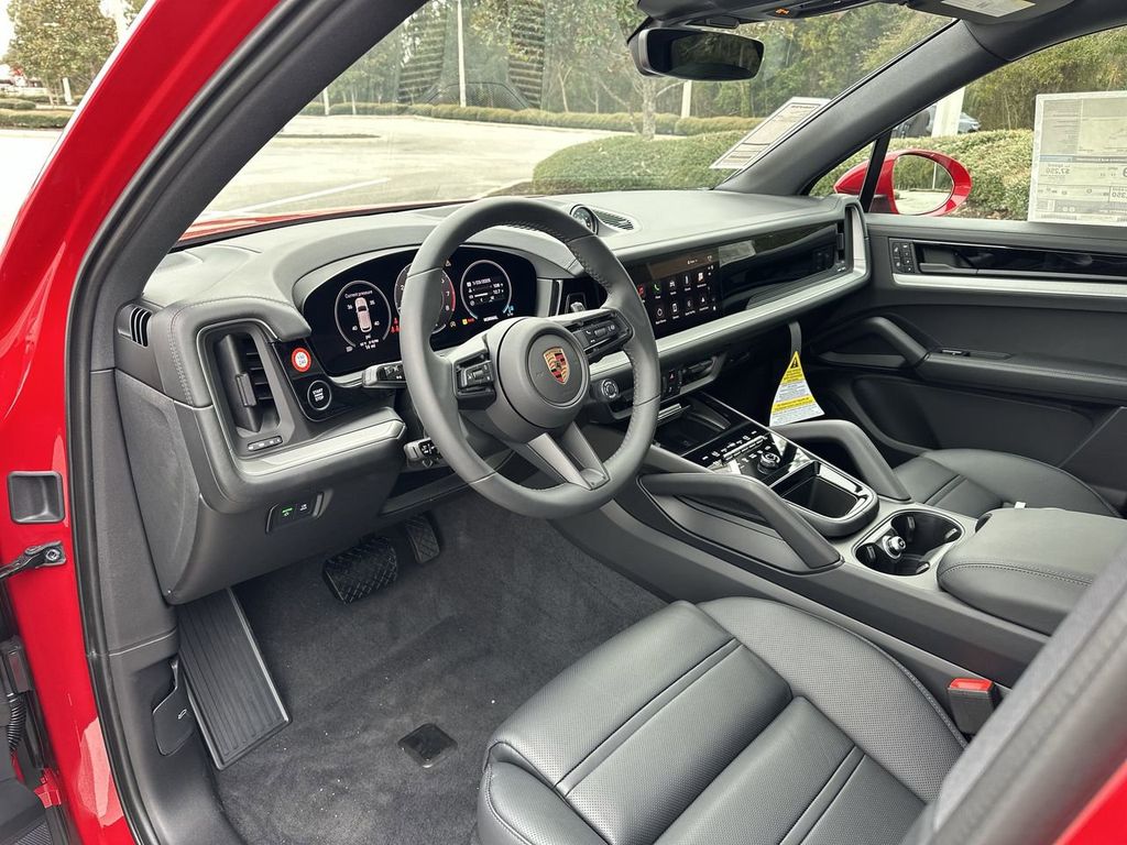 2025 Porsche Cayenne Base photo 12