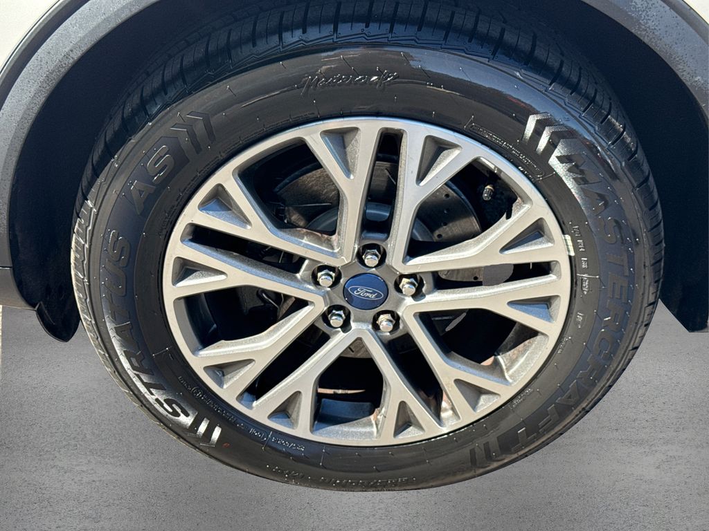 2022 Ford Escape SEL photo 12