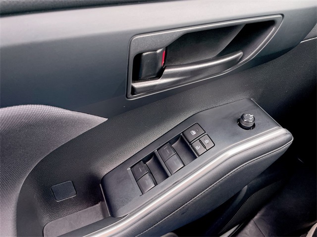 2024 Toyota Highlander LE photo 6