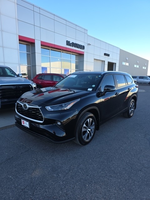 2024 Toyota Highlander XLE's photo