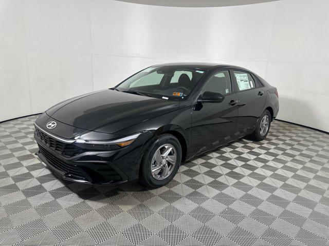 2025 Hyundai Elantra SE photo 2