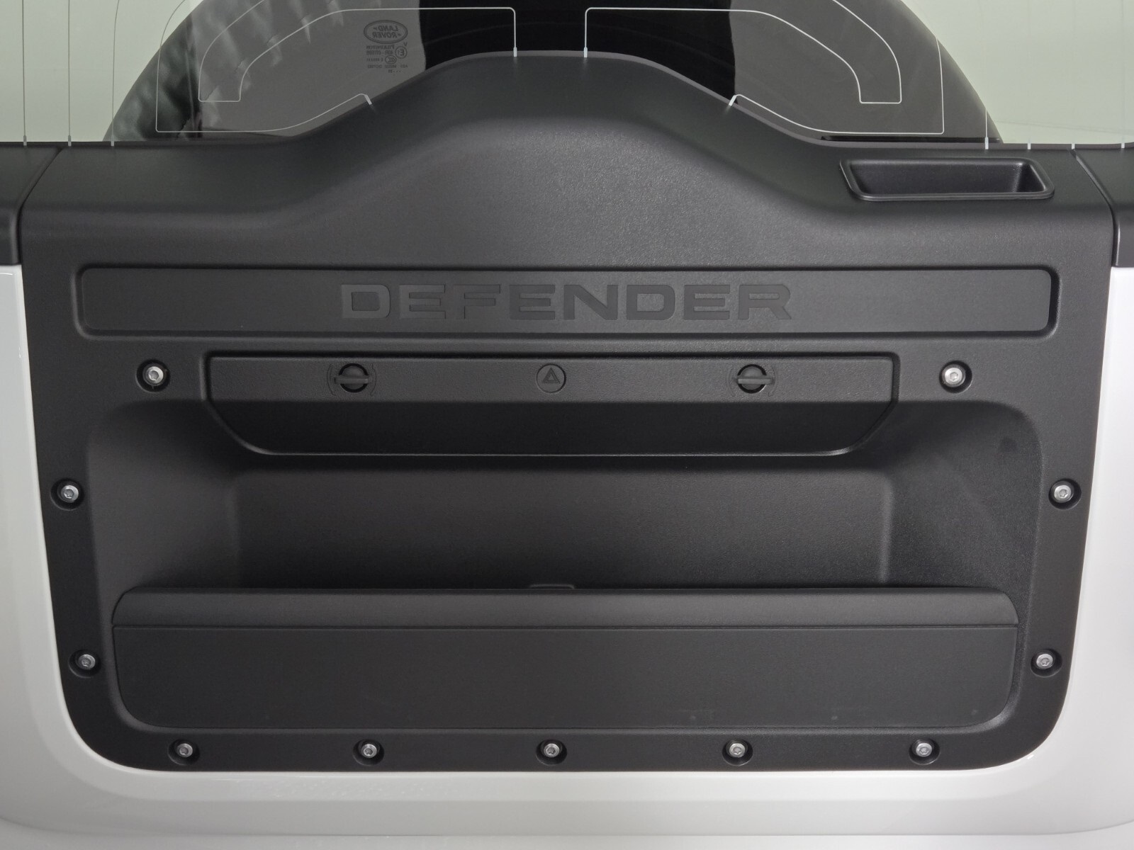 2025 Land Rover Defender 90 X-Dynamic SE photo 12