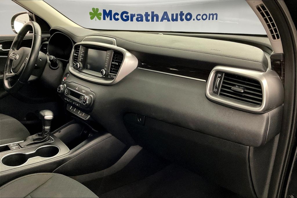 2020 Kia Sorento S photo 16
