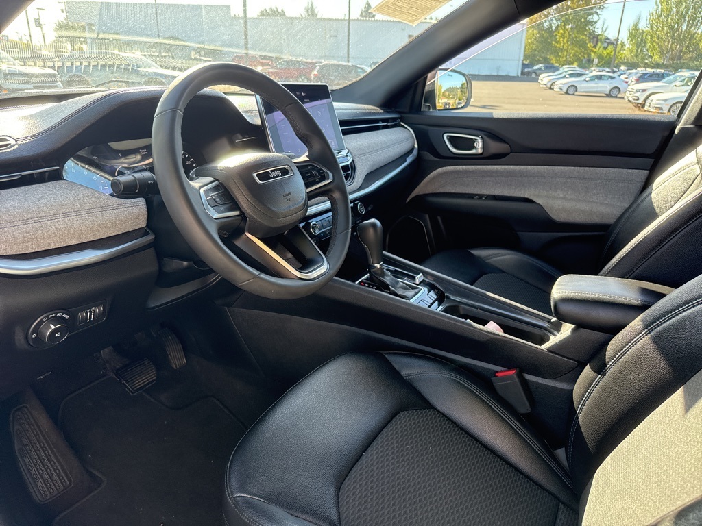 2024 Jeep Compass Latitude photo 13