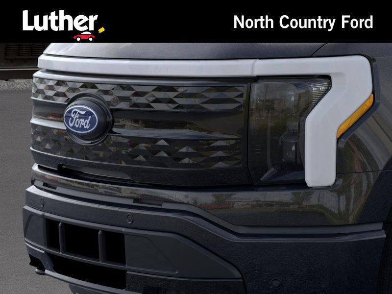 2025 Ford F-150 Lightning Platinum photo 17