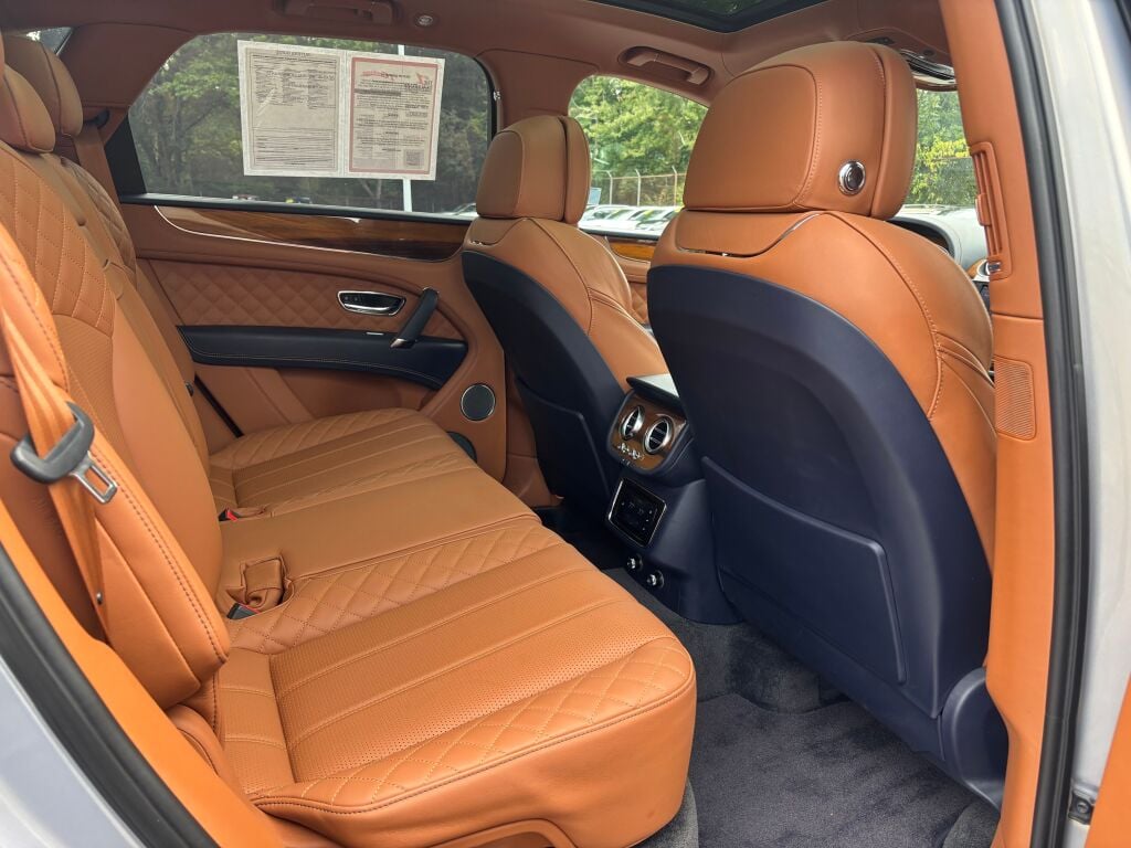 2019 Bentley Bentayga V8 photo 18