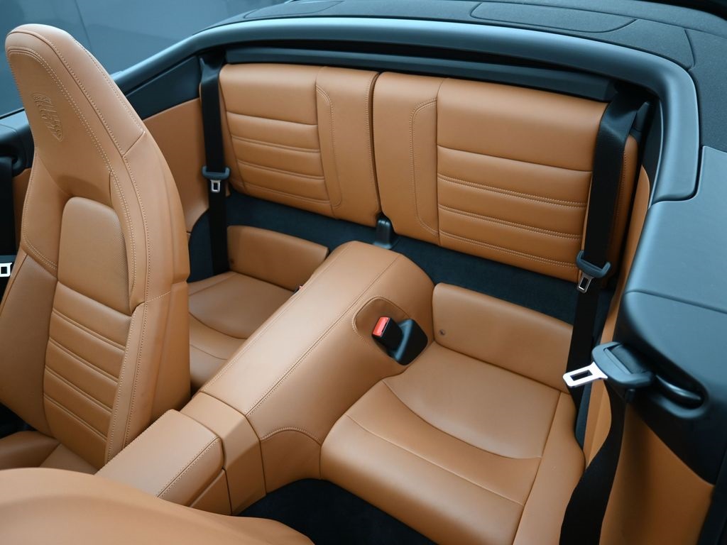 2025 Porsche 911 photo 6