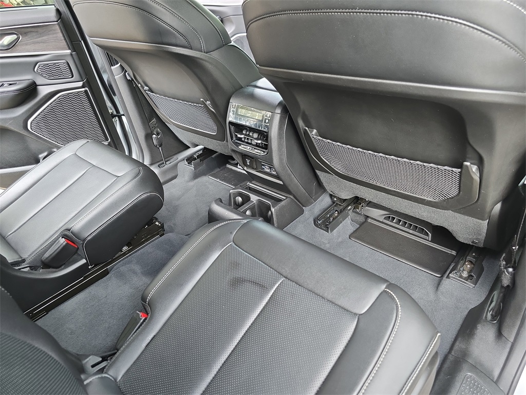 2023 Jeep Grand Cherokee Limited photo 11