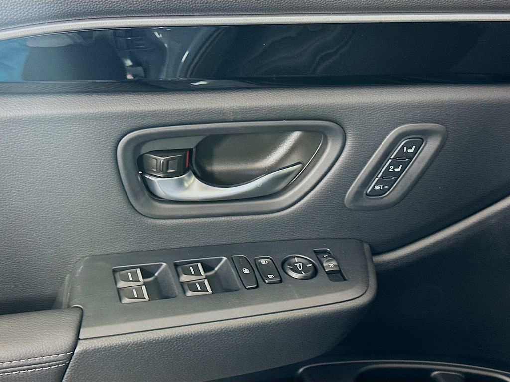2025 Honda Pilot Touring photo 17