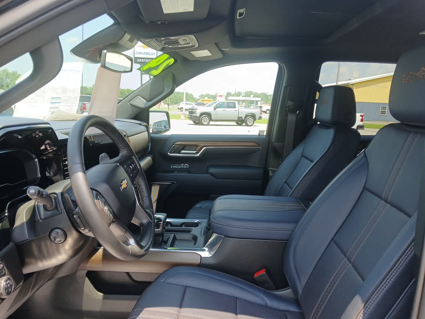 2024 Chevrolet Silverado 1500 High Country photo 12