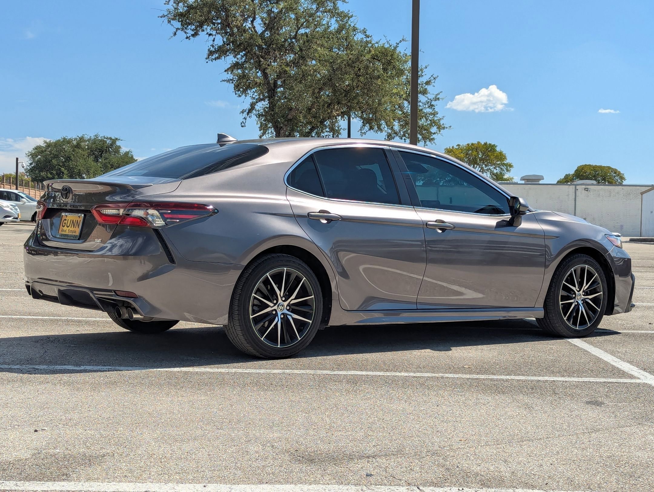 2021 Toyota Camry SE photo 4