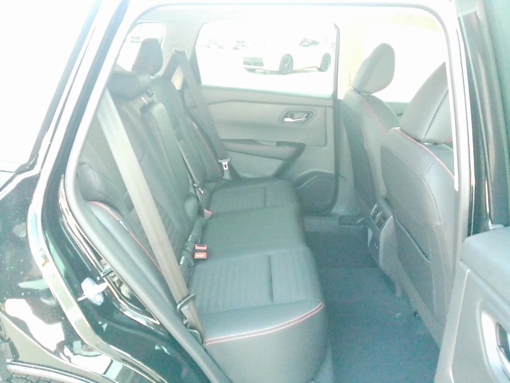 2026 Nissan Rogue SV photo 14