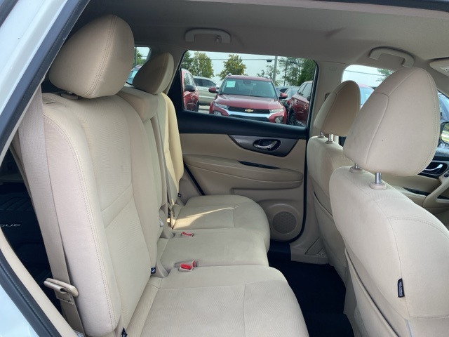 2016 Nissan Rogue SV photo 23