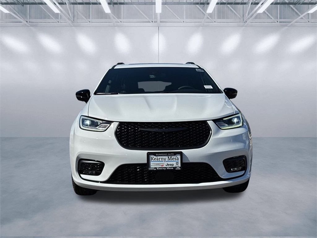 2026 Chrysler Pacifica Limited photo 2
