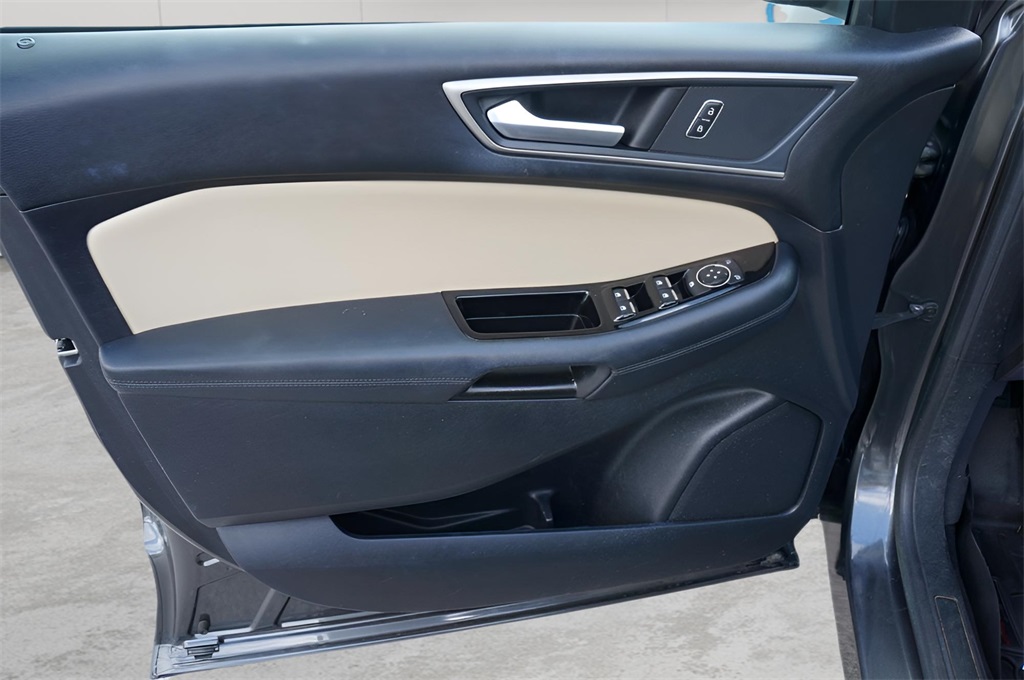 2019 Ford Edge SEL photo 21