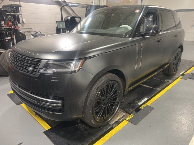 2026 Land Rover Range Rover SE's photo