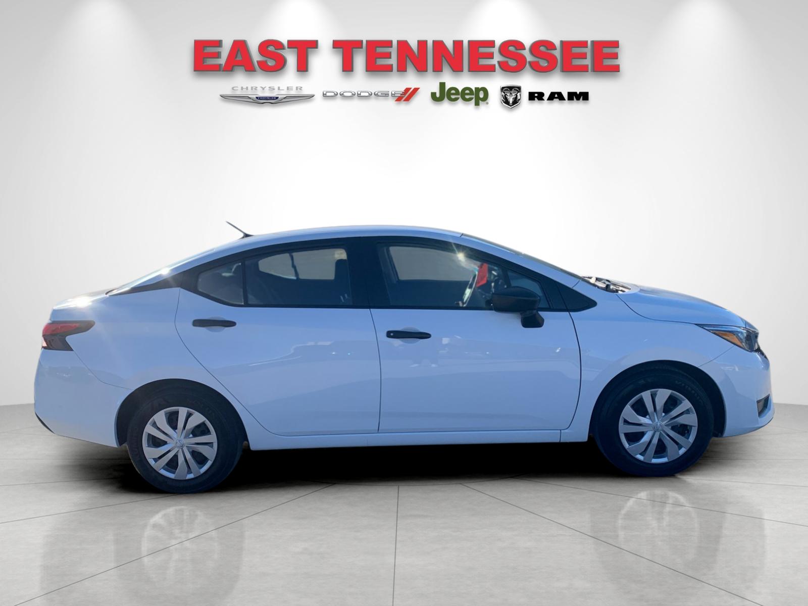 2025 Nissan Versa 1.6 S photo 2