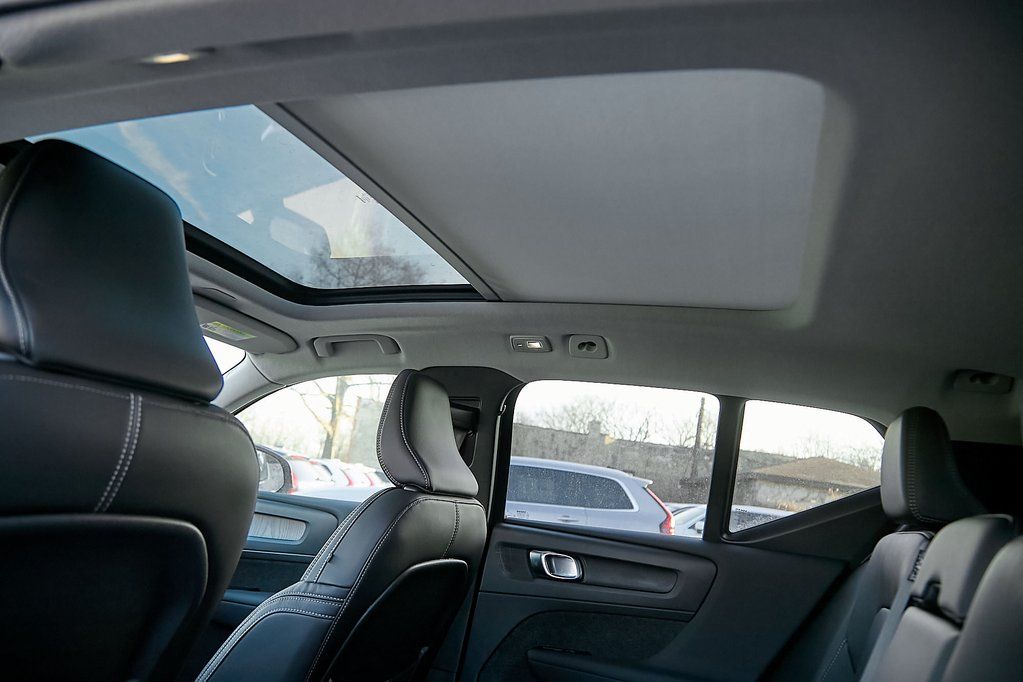 2026 VOLVO XC40 - Image 21