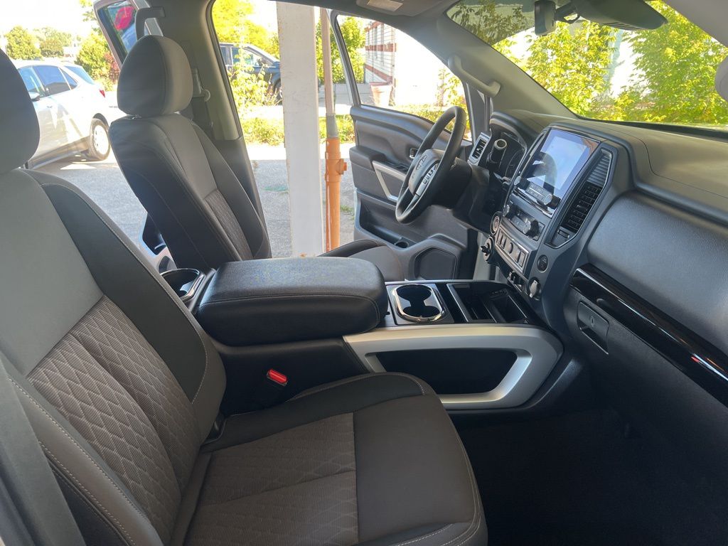 2024 Nissan Titan Crew Cab photo 14