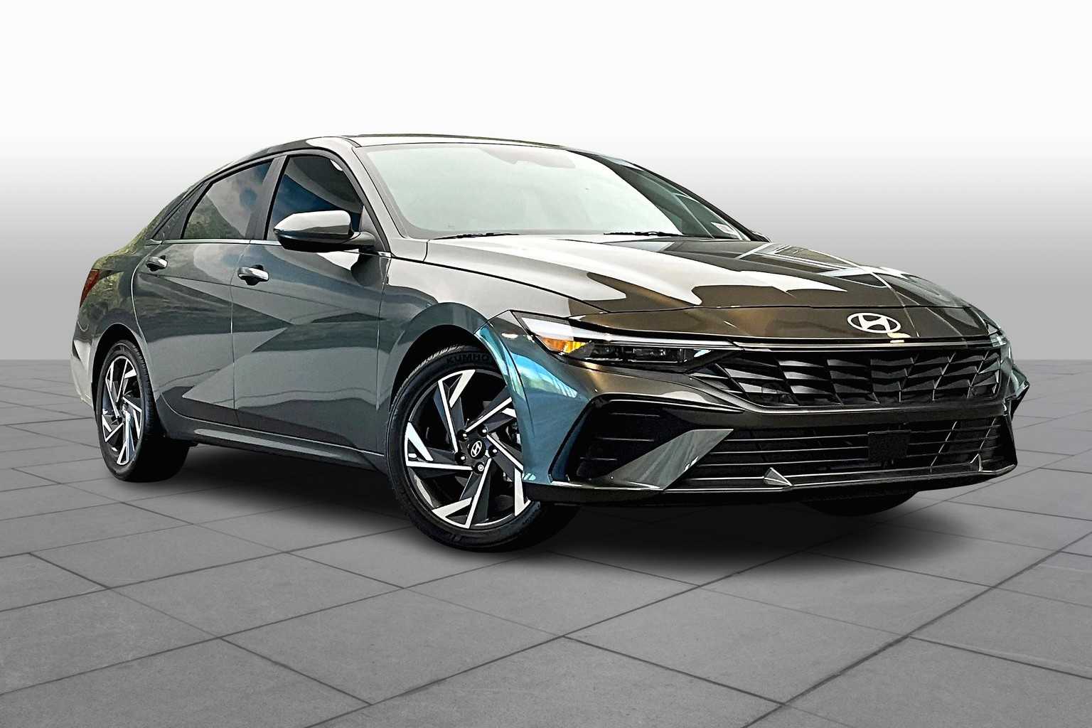 2024 Hyundai Elantra SEL Convenience photo 2