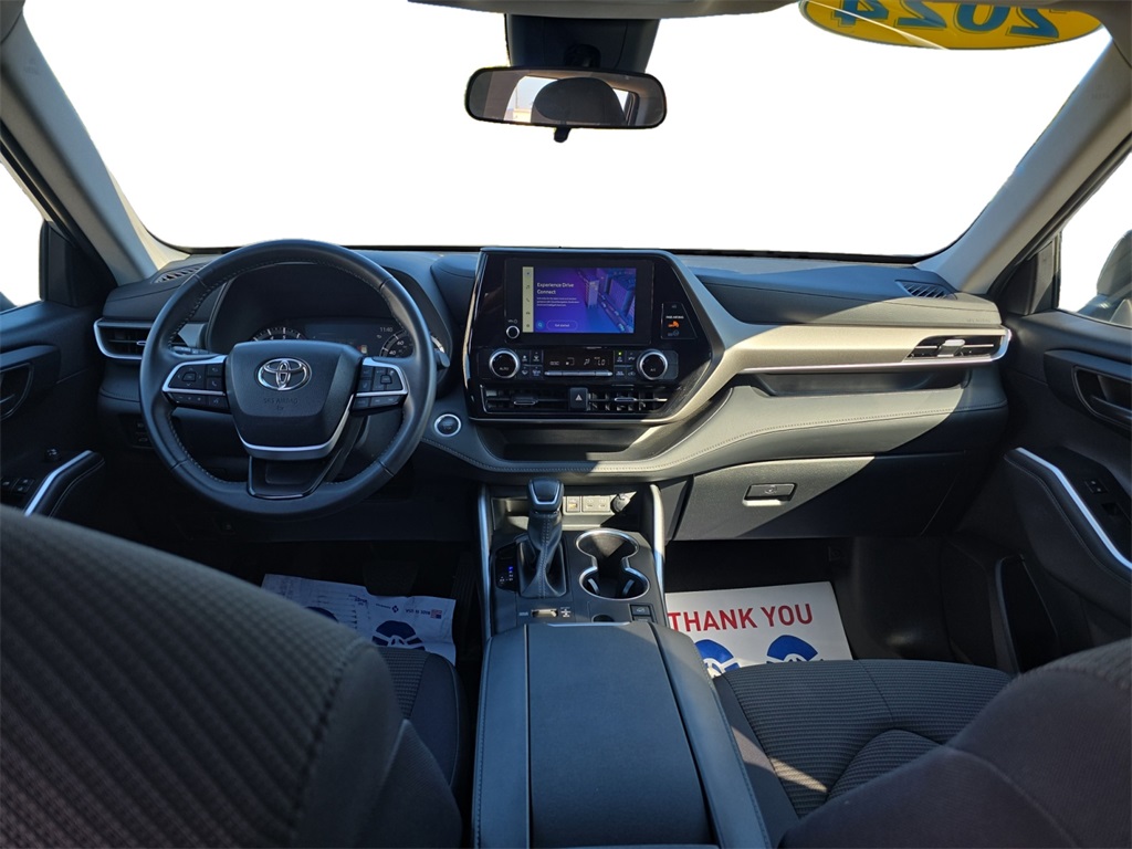 2024 Toyota Highlander LE photo 2