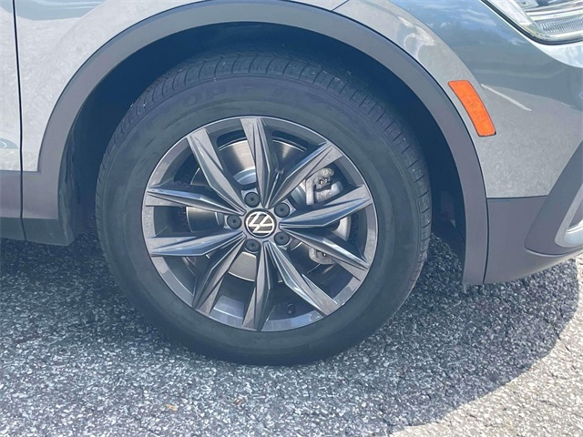 2022 Volkswagen Tiguan SE photo 3