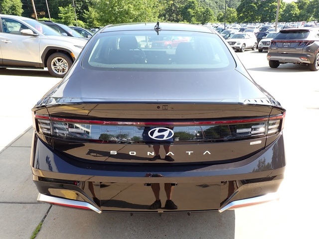 2025 Hyundai Sonata Hybrid SEL photo 2